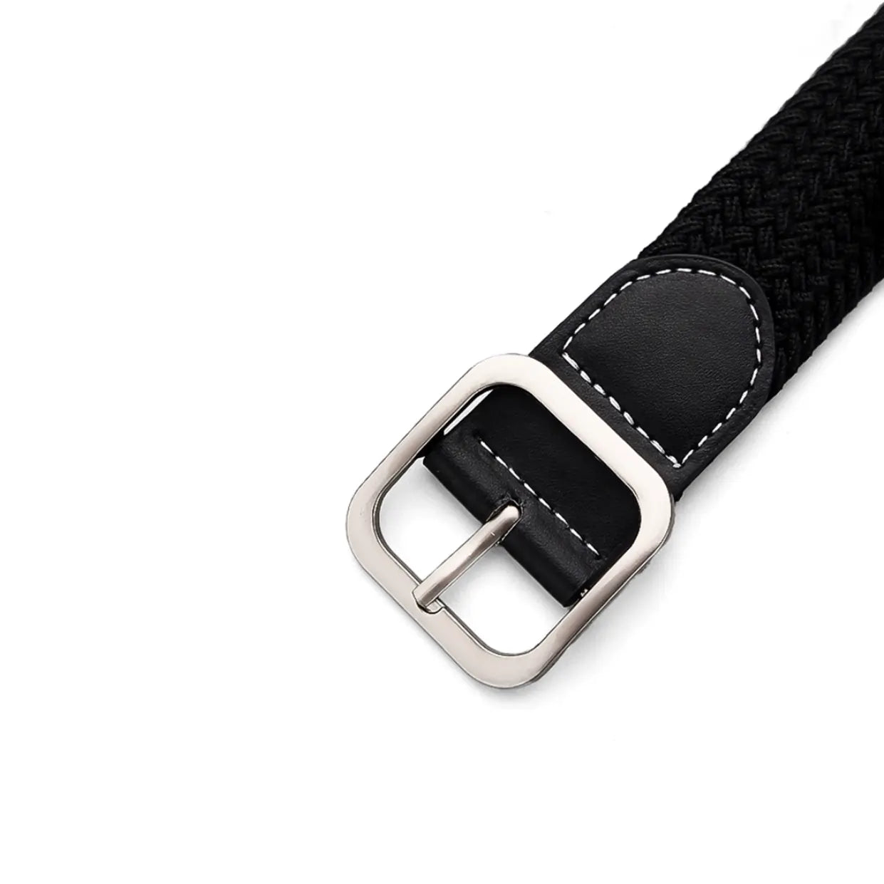 Close-up of elastic woven belt buckle – casual stretch design for comfort
